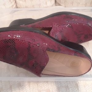 Women's Nurture Red Leather Snakeskin Slip On Shoes Size 9M